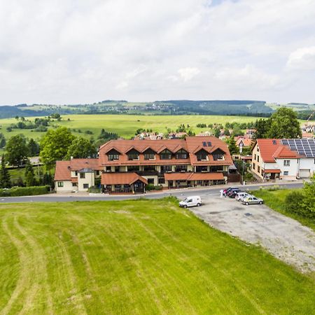 Berggasthof & Hotel Kranich, Hinterrod Eisfeld Eksteriør billede