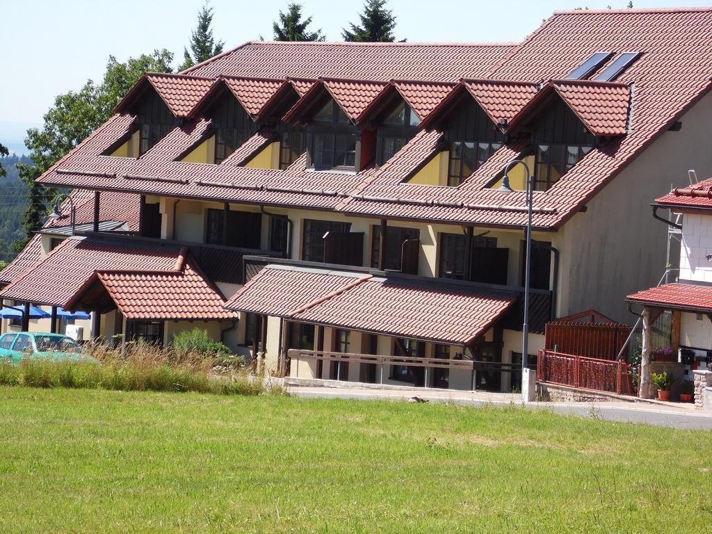 Berggasthof & Hotel Kranich, Hinterrod Eisfeld Eksteriør billede