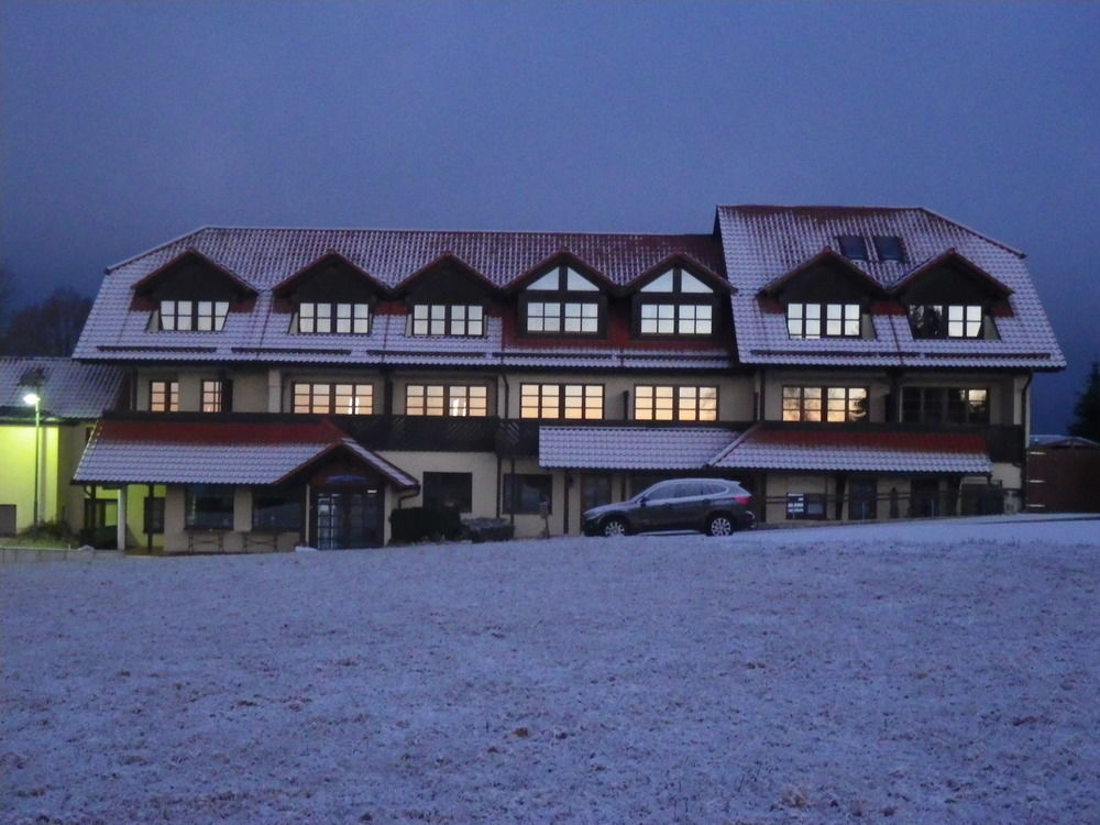 Berggasthof & Hotel Kranich, Hinterrod Eisfeld Eksteriør billede