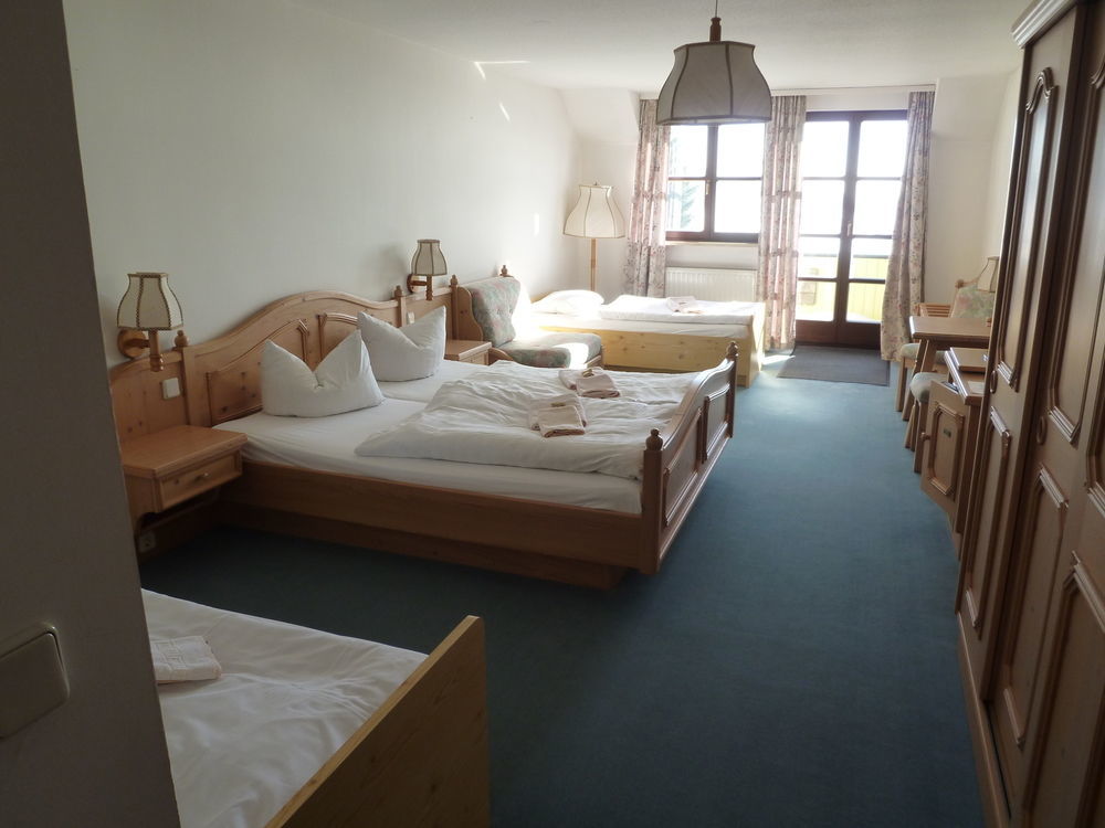 Berggasthof & Hotel Kranich, Hinterrod Eisfeld Eksteriør billede